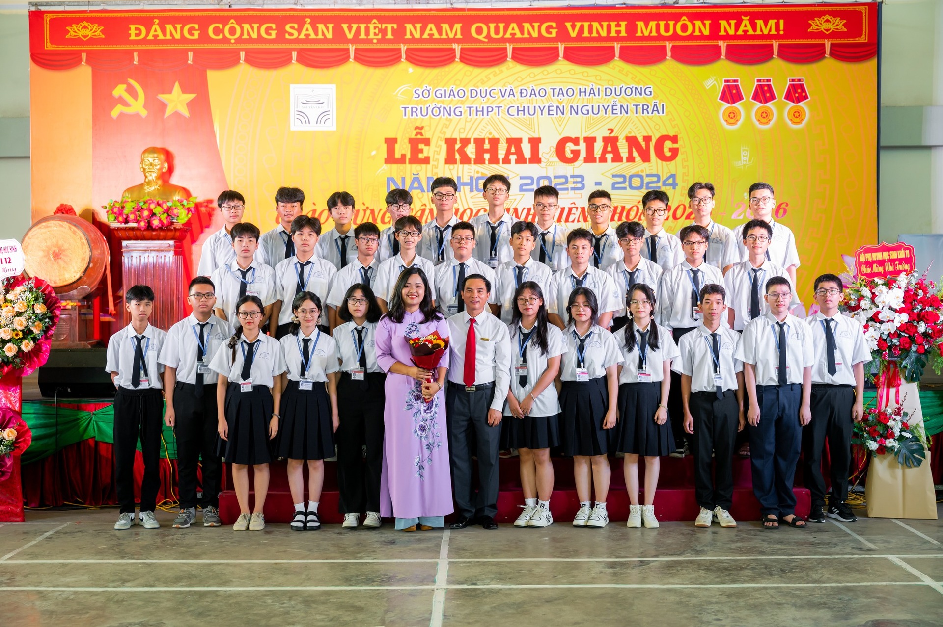 Nhấn để phóng to